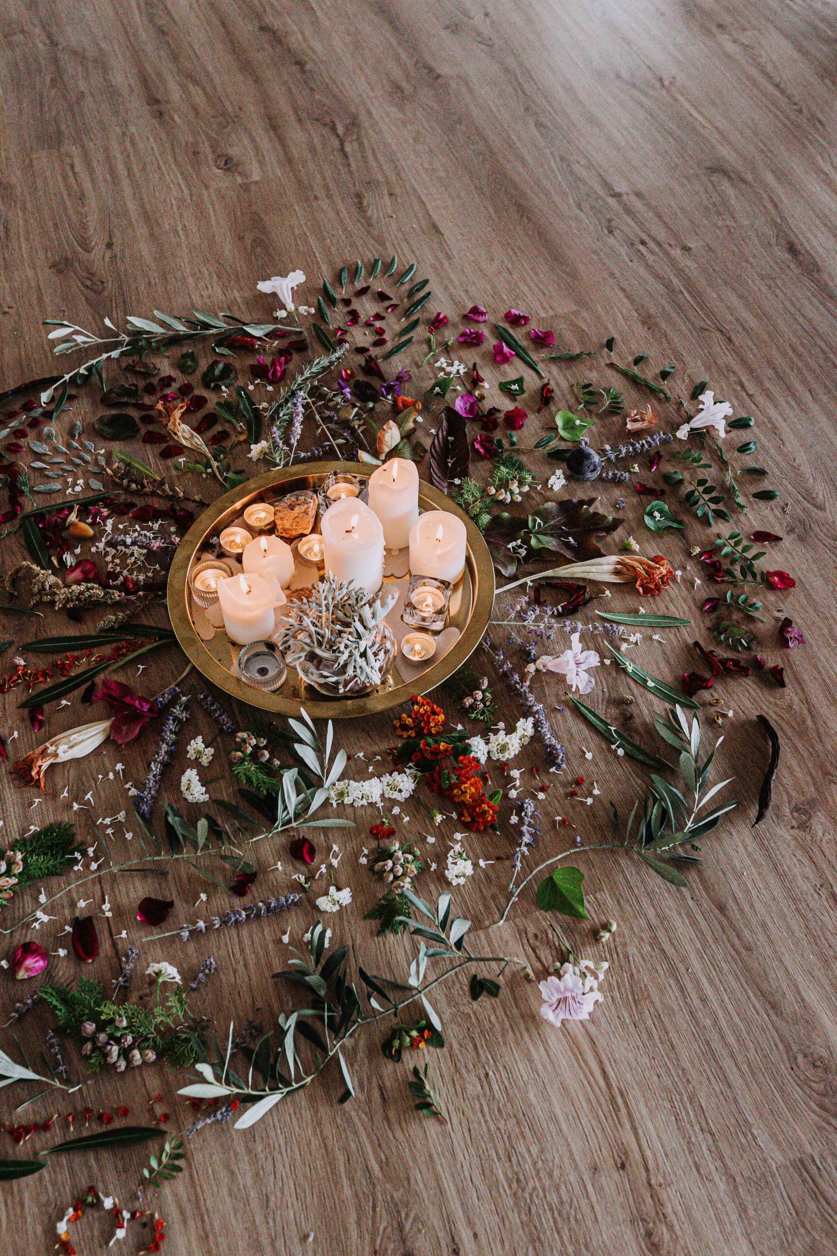 By Simone Stocker_Life Coach_Selbstliebe-Blossome journal-Art Direction-_plant dyed_flower dye_event design